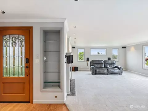 Entry Way - 4859 Alpine Dr, Everett, WA 98203 photo 1 of 3