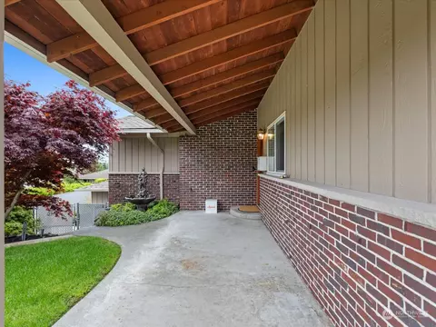 Exterior - 4859 Alpine Dr, Everett, WA 98203 photo 3 of 10