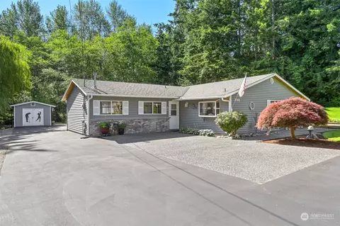 390 Glengarry Dr, Camano Island, WA 98282