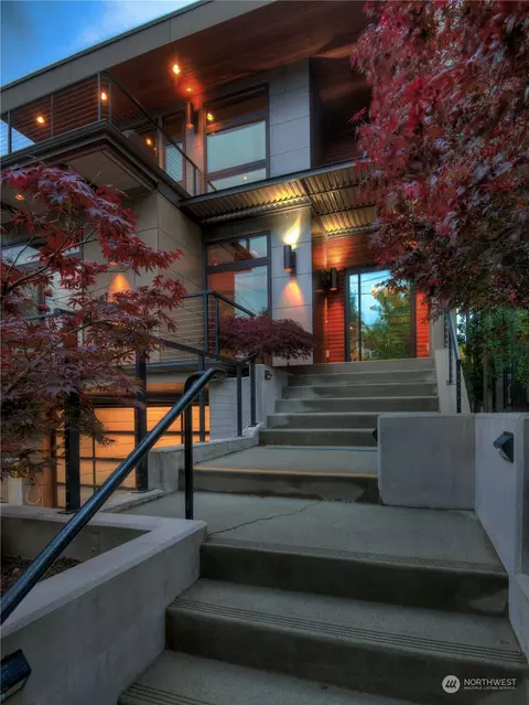 7515 Sunnyside Ave N, Seattle, WA 98103