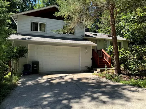 6 Little Strawberry Ln, Bellingham, WA 98229