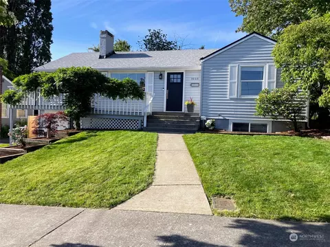 3223 S 136th St, Tukwila, WA 98168