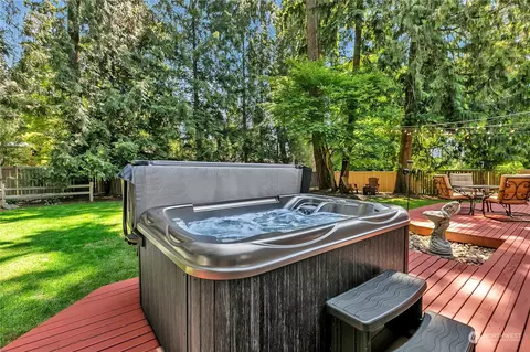 Exterior - 24227 4th Pl W, Bothell, WA 98021 photo 9 of 11