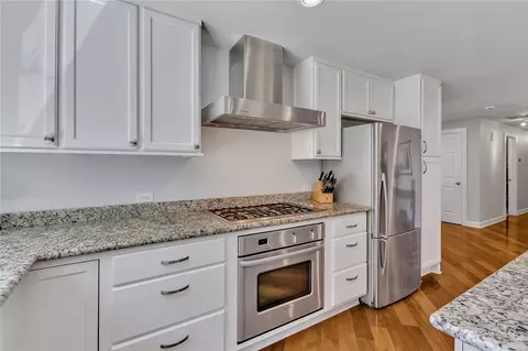 Kitchen - 24227 4th Pl W, Bothell, WA 98021 photo 3 of 6