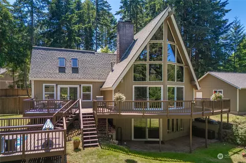 4724 Center Ln NE, Olympia, WA 98516