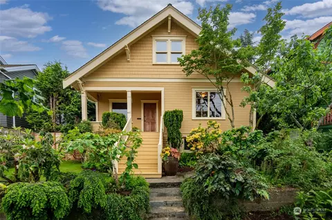 621 N 61st St, Seattle, WA 98103