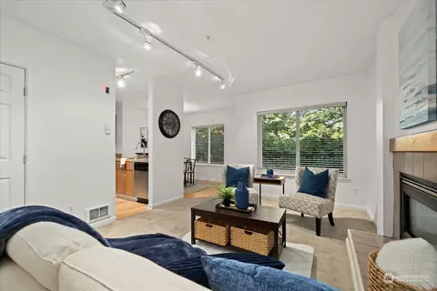 1645 S 288th St #206, Federal Way, WA 98003