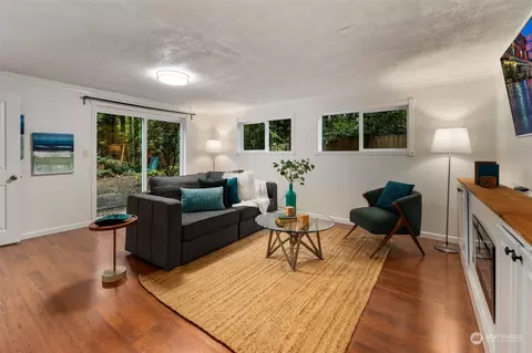 Living - 19707 32nd Ave SE, Bothell, WA 98012 photo 4 of 4