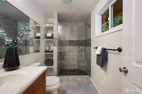 Bath - 19707 32nd Ave SE, Bothell, WA 98012 photo 2 of 3