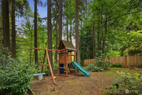 Exterior - 19707 32nd Ave SE, Bothell, WA 98012 photo 6 of 7