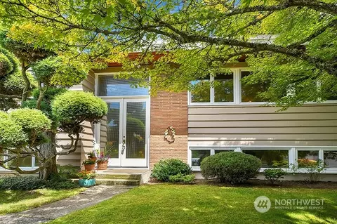 17838 6th Ave SW, Normandy Park, WA 98166