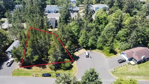 613 Woodland Loop NE, Ocean Shores, WA 98569
