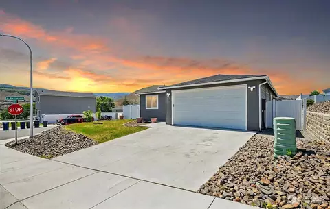 1114 S Newberry Ln, East Wenatchee, WA 98802