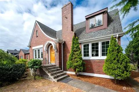 2931 10th Pl W, Seattle, WA 98119