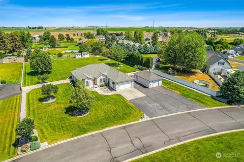 5586 NE Ridgeview Dr, Moses Lake, WA 98837