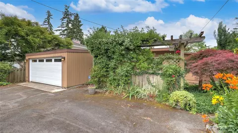 3011 62nd Ave SE, Mercer Island, WA 98040