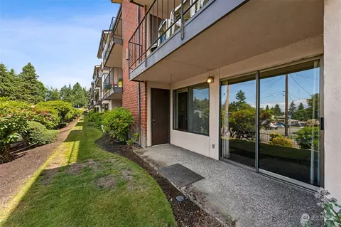 22700 28th Ave S #108, Des Moines, WA 98198