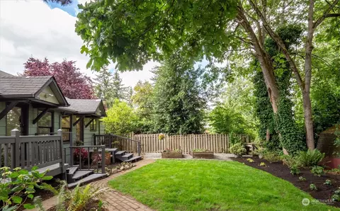 1736 NE 89th St, Seattle, WA 98115