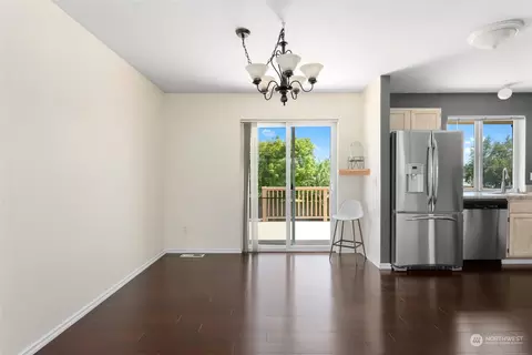 910 SW Orcas St, Oak Harbor, WA 98277 photo 8