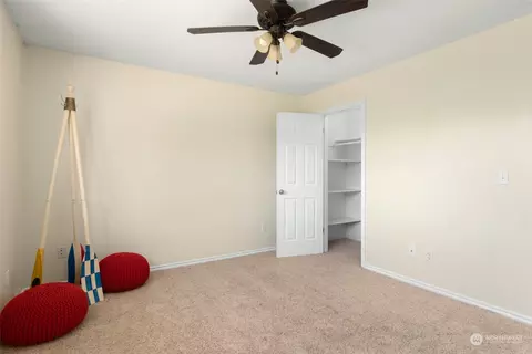 910 SW Orcas St, Oak Harbor, WA 98277 photo 13