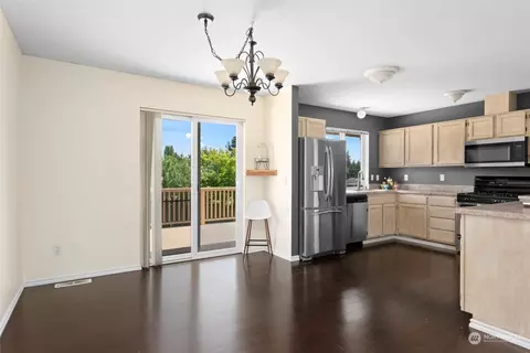 910 SW Orcas St, Oak Harbor, WA 98277 photo 7