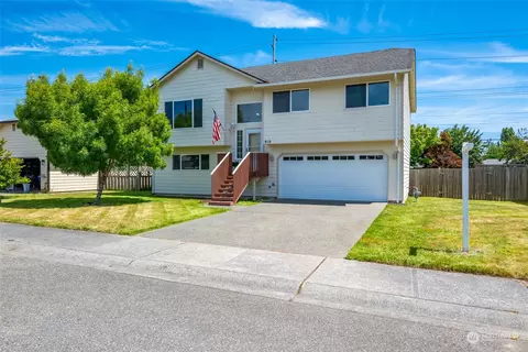 910 SW Orcas St, Oak Harbor, WA 98277