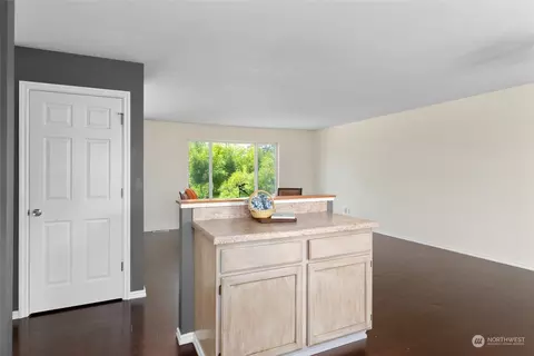 910 SW Orcas St, Oak Harbor, WA 98277 photo 6