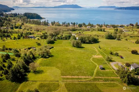 4055 Sunny Hill Ln, Lummi Island, WA 98262