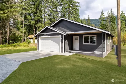 6285 Spruce Ct, Maple Falls, WA 98266