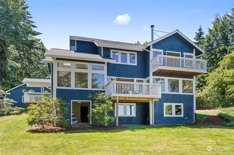 7960 Grand Ave NE, Bainbridge Island, WA 98110