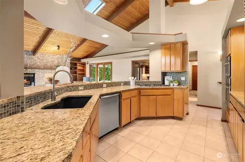 Kitchen - 3511 217th Pl, Bothell, WA 98021 photo 4 of 6