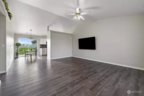 1215 N Beech Ave, Pasco, WA 99301 photo 5