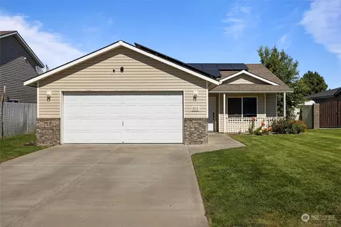 1215 N Beech Ave, Pasco, WA 99301