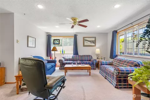 Living - 40522 228th Way, Enumclaw, WA 98022 photo 1 of 3
