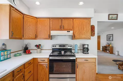 Kitchen - 40522 228th Way, Enumclaw, WA 98022 photo 3 of 4
