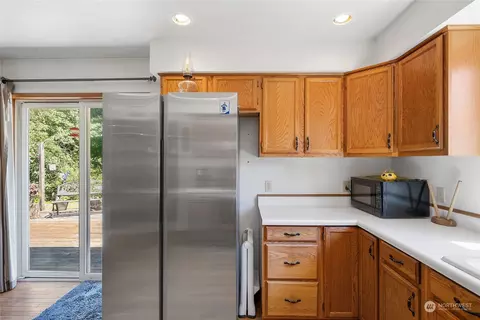 Kitchen - 40522 228th Way, Enumclaw, WA 98022 photo 4 of 4
