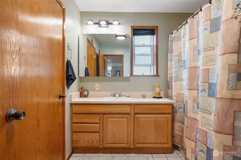 Bath - 40522 228th Way, Enumclaw, WA 98022 photo 1 of 1