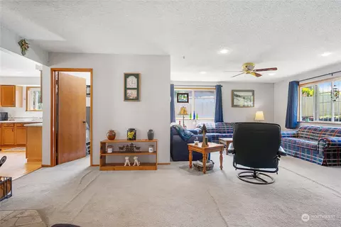 Living - 40522 228th Way, Enumclaw, WA 98022 photo 3 of 3