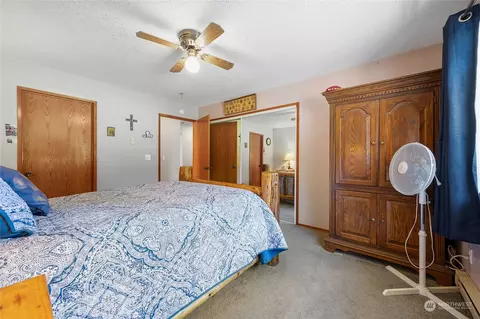 Bedroom - 40522 228th Way, Enumclaw, WA 98022 photo 2 of 4
