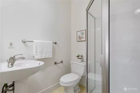 Bath - 8550 Stone Ave N, Seattle, WA 98103 photo 4 of 5