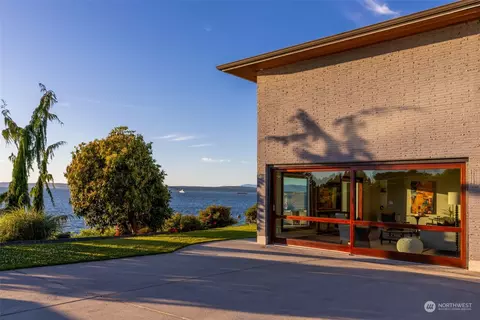 Exterior - 1343 Madrona Ave, Everett, WA 98203 photo 6 of 9