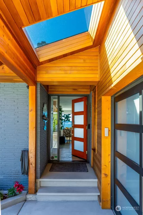 Entry Way - 1343 Madrona Ave, Everett, WA 98203 photo 1 of 1
