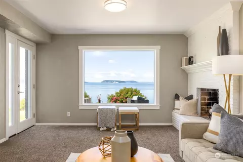 Living - 1343 Madrona Ave, Everett, WA 98203 photo 8 of 9