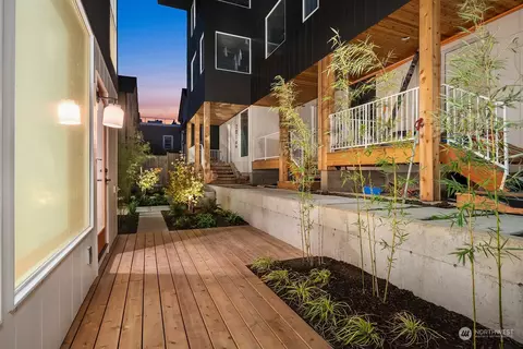 Exterior - 2016 Franklin Ave E #B, Seattle, WA 98102 photo 5 of 6