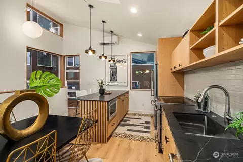 Kitchen - 2016 Franklin Ave E #B, Seattle, WA 98102 photo 3 of 5