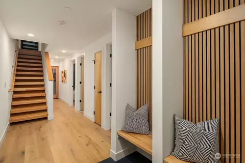 Entry Way - 2016 Franklin Ave E #B, Seattle, WA 98102 photo 1 of 1
