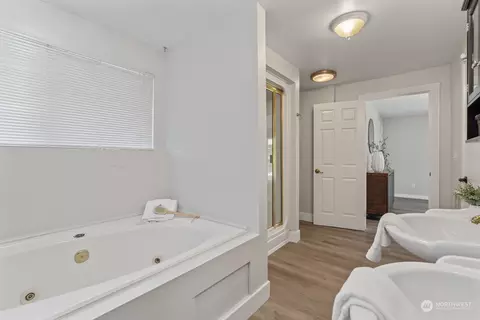 Bath - 2223 122nd Pl SE, Everett, WA 98208 photo 3 of 3