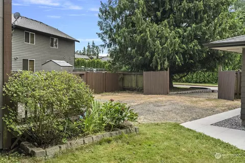 Exterior - 2223 122nd Pl SE, Everett, WA 98208 photo 15 of 17