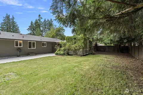 Exterior - 2223 122nd Pl SE, Everett, WA 98208 photo 16 of 17