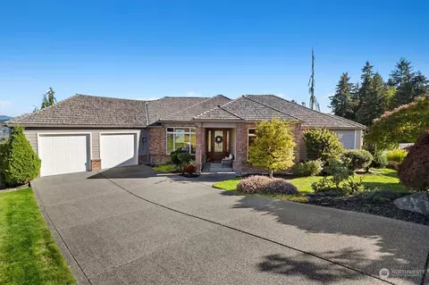 4314 Crystal Lane Loop SE, Puyallup, WA 98372
